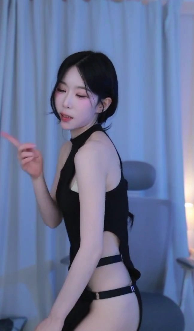 홀터넥 원피스 옆태 여캠 기래민 노팬티 인증