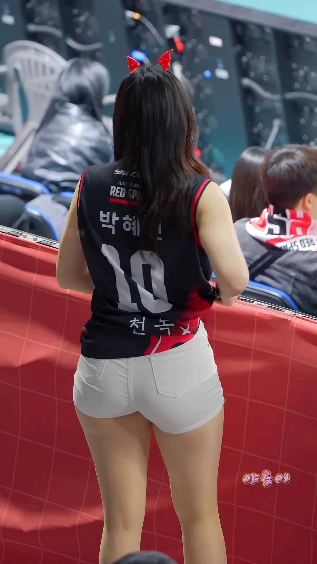 하지원 야벅지 강조된 무대 의상