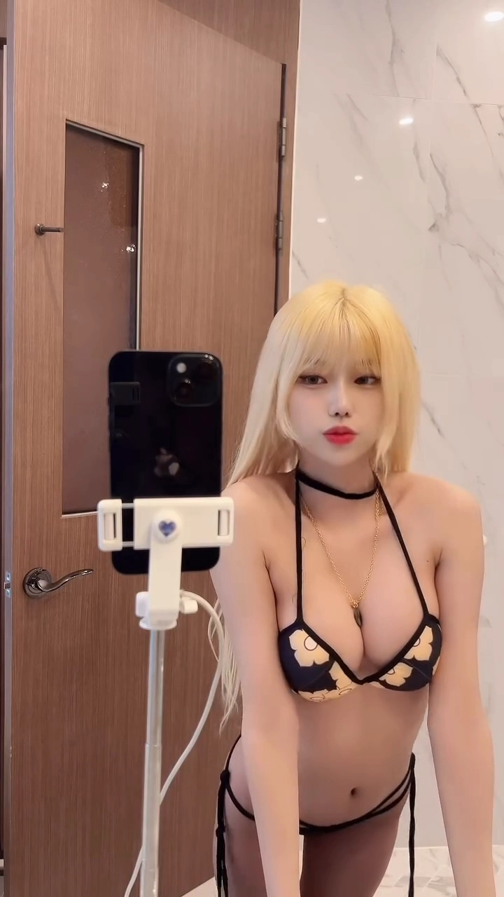 최솜이 미드 강조된 비키니 셀카에 반응 폭발