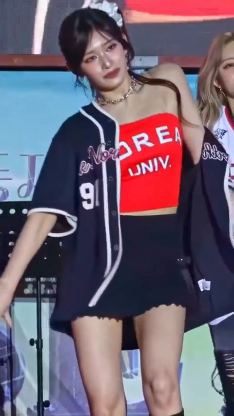 아이브 이서 엉밑살 훤히 잡힌 테니스치마 무대 직캠