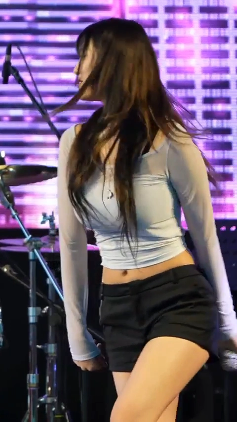 흰 시스루티 입은 하이키 옐 슴부먼트 실루엣 직격에 실시간 정지