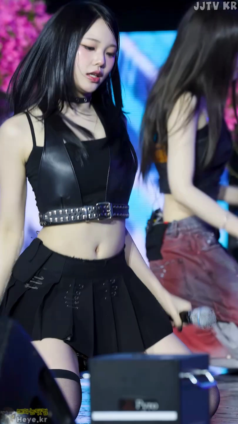 보은 슴골 시선 강탈한 숙인 자세 직캠